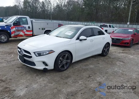 2019 Mercedes-Benz A 220 4Matic z USA, uszkodzony, nr VIN WDD3G4FB2KW035122